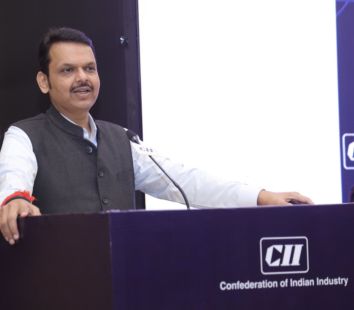 CII4WR's tweet photo. Heartiest congratulations to Shri @Dev_Fadnavis on being sworn in as the Chief Minister of Maharashtra! The Confederation of Indian Industry (CII) looks forward to continued partnership for sustainable and inclusive growth.

@CMOMaharashtra @MahaDGIPR @CIIEvents @FollowCII https://t.co/glaxHyZcfX