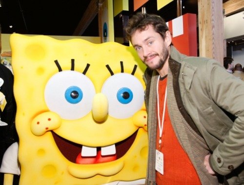 I present to you, Hugh Dancy photos with no context: