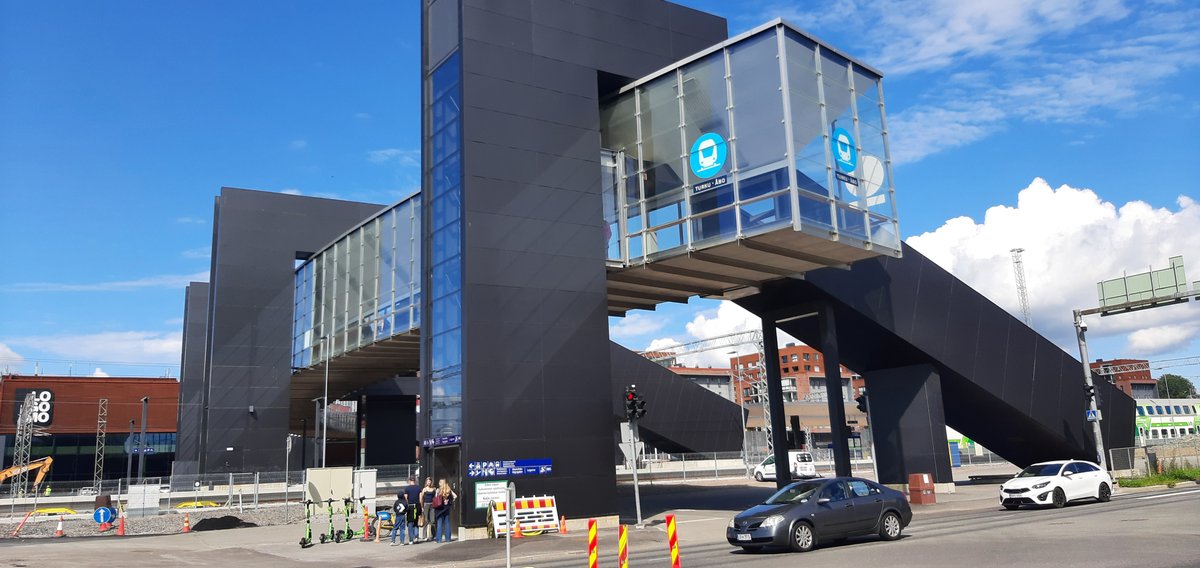 Helsingin junat palaavat 15.12. alkaen Logomonsillalla Turun päärautatieasemalle ja myös satamaan. Turku panostaa aseman yhteyksiin. Linja 1B:n reitti siirretään kulkemaan rautatieaseman kautta ja sitä täydennetään uudella linjalla 1C. 

Turku… dlvr.it/TGc9F3 #Turku