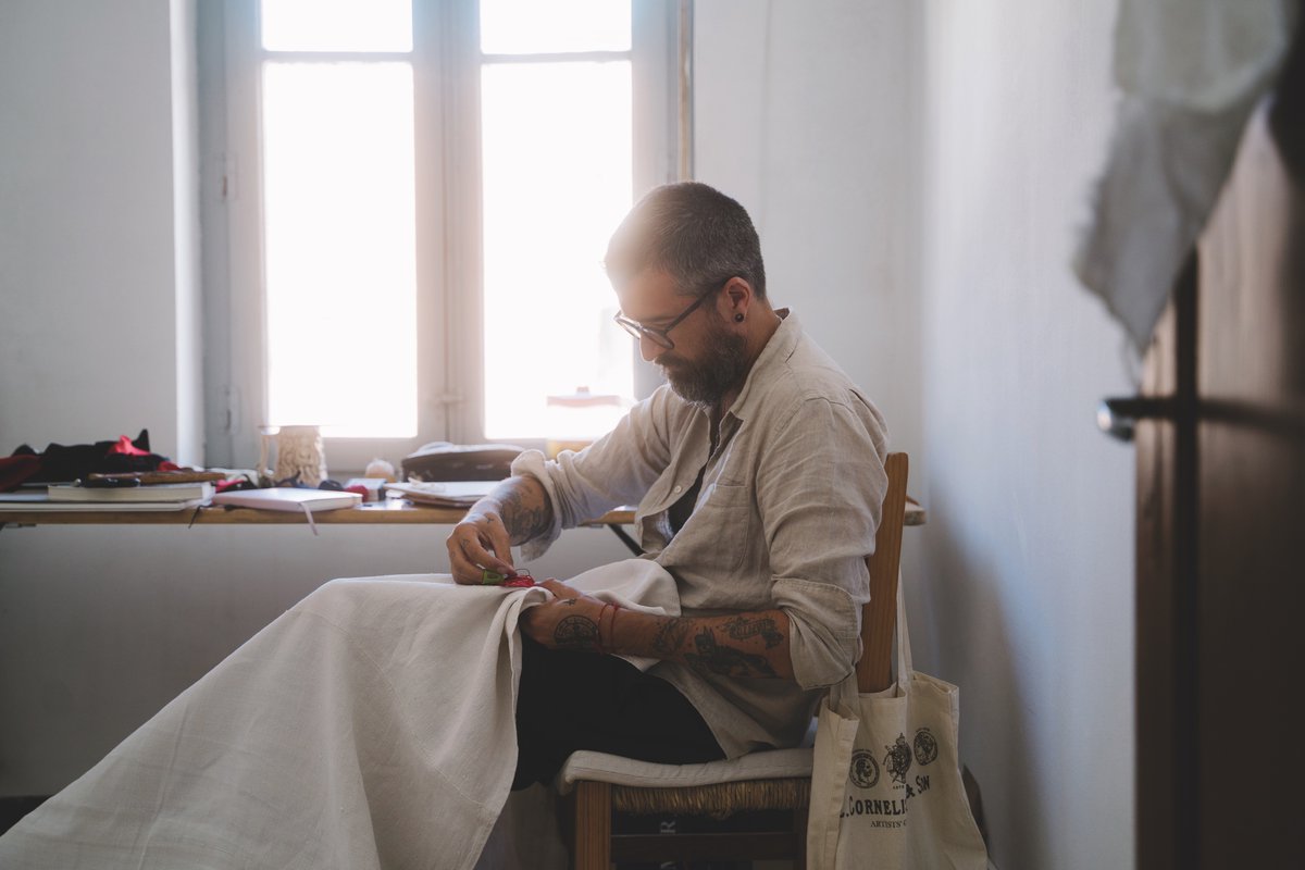 Editorial GG (@editorialgg) on Twitter photo Ya en librerías el último libro de <a href="/aitorsaraiba/">aitor saraiba</a> 🧶 Cose, zurce y borda 💙
·· Aquí encontraréis inspiración e instrucciones para hacer proyectos textiles llenos de significado, técnicas y puntadas sencillas y fórmulas para hacer tintes naturales 🪻
¡Que lo disfrutéis! ✨ Ya en librerías el último libro de <a href="/aitorsaraiba/">aitor saraiba</a> 🧶 Cose, zurce y borda 💙
·· Aquí encontraréis inspiración e instrucciones para hacer proyectos textiles llenos de significado, técnicas y puntadas sencillas y fórmulas para hacer tintes naturales 🪻
¡Que lo disfrutéis! ✨