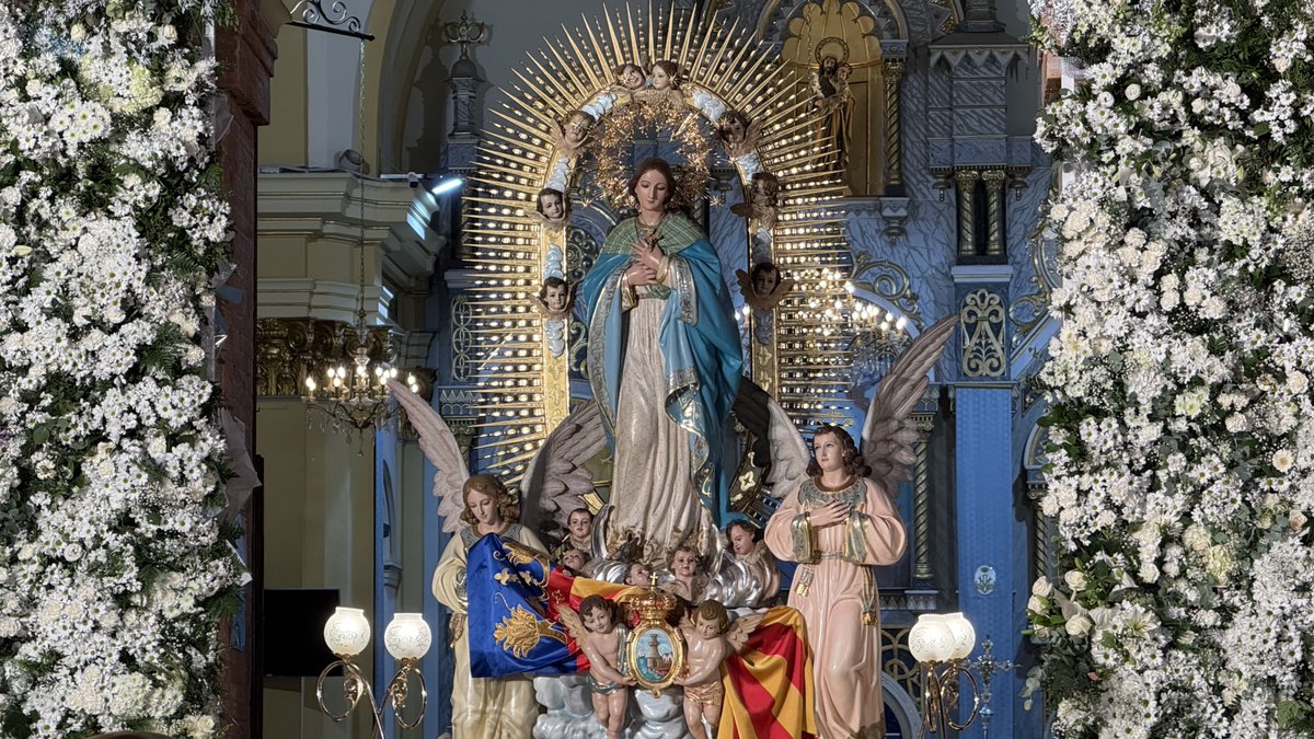 Llegamos al día grande de nuestras fiestas patronales. Hoy conmemoramos a nuestra madre la Inmaculada Concepción, pidiéndole por su pueblo y, especialmente este año, por nuestros vecinos de Valencia que sufrieron esa terrible DANA en el mes de octubre. Torrevieja no os olvida.