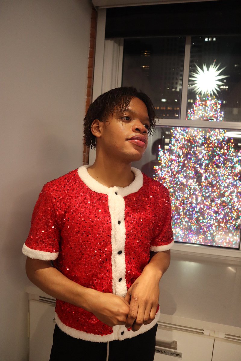 FredlynTV's tweet photo. Nothing says the holidays in NYC like the Rockefeller Center tree lighting! โจ๐ The city feels magical tonight, and Iโm soaking it all in. #RockefellerTree #HolidaySeason #NYCMagic https://t.co/heGnshTz9A