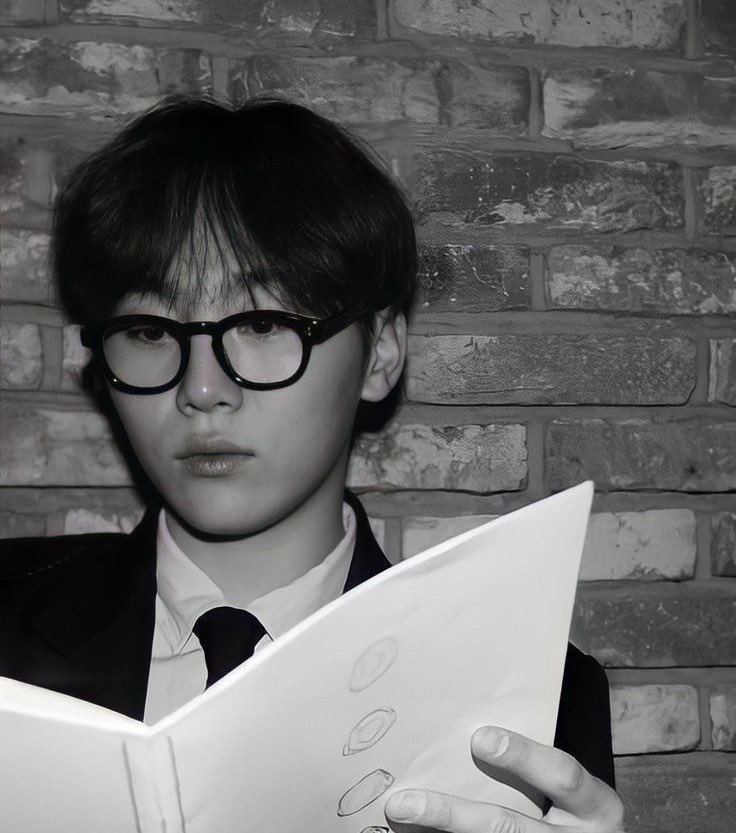 bboosarang's tweet photo. 승관이 뿔테안경 https://t.co/GjKEcQMTlv