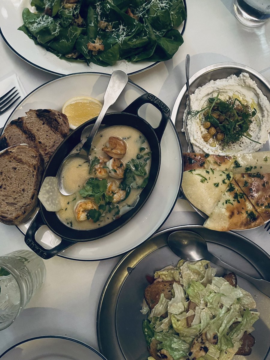 waki_hana71458's tweet photo. トリビシで色んな料理が味わえる。
 #Stamba hotel 
少しアレンジを加えたジョージア 料理から、イタリアン、本格的なラーメンまで。
奥にはワインがズラーっと並んでいました。
まさに食のテーマパーク！
カップルや女子会、接待におすすめ！

#トビリシカフェ#ジョージアレストラン
#tbilisi https://t.co/ViohMHLA45