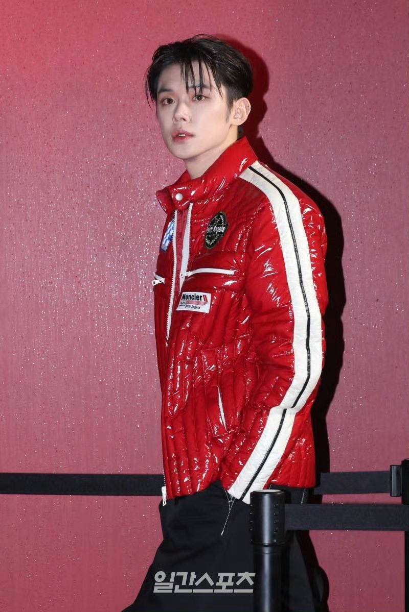 pppuci19990802's tweet photo. our yeonjun is so cool and handsome ！！！！what a pretty idol is he ！！！！#YEONJUN 
YEONJUN MEN OF THE YEAR
#YEONJUNatGQNIGHT https://t.co/S2nkMvMOGk