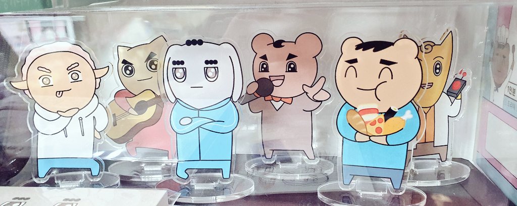 아무리 생각해도 야코공식 굿즈 중 젤
사랑스러운거, 장패드+아크릴스탠드