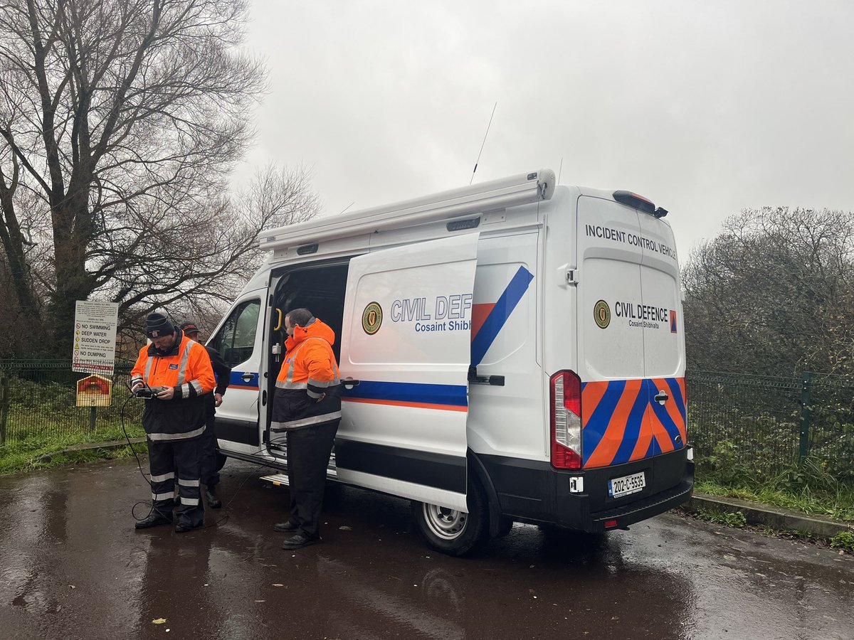 CWCivilDefence's tweet image. DAY 3 - MISSING PERSON SEARCH
Cork West Civil Defence volunteers continue to search for a missing person in the Macroom area.
Thanks to our colleagues in Kerry Civil Defence and Cork City Civil Defence who are assisting us today. @KYCivilDefence @cc_civildefence @CivilDefenceIRL