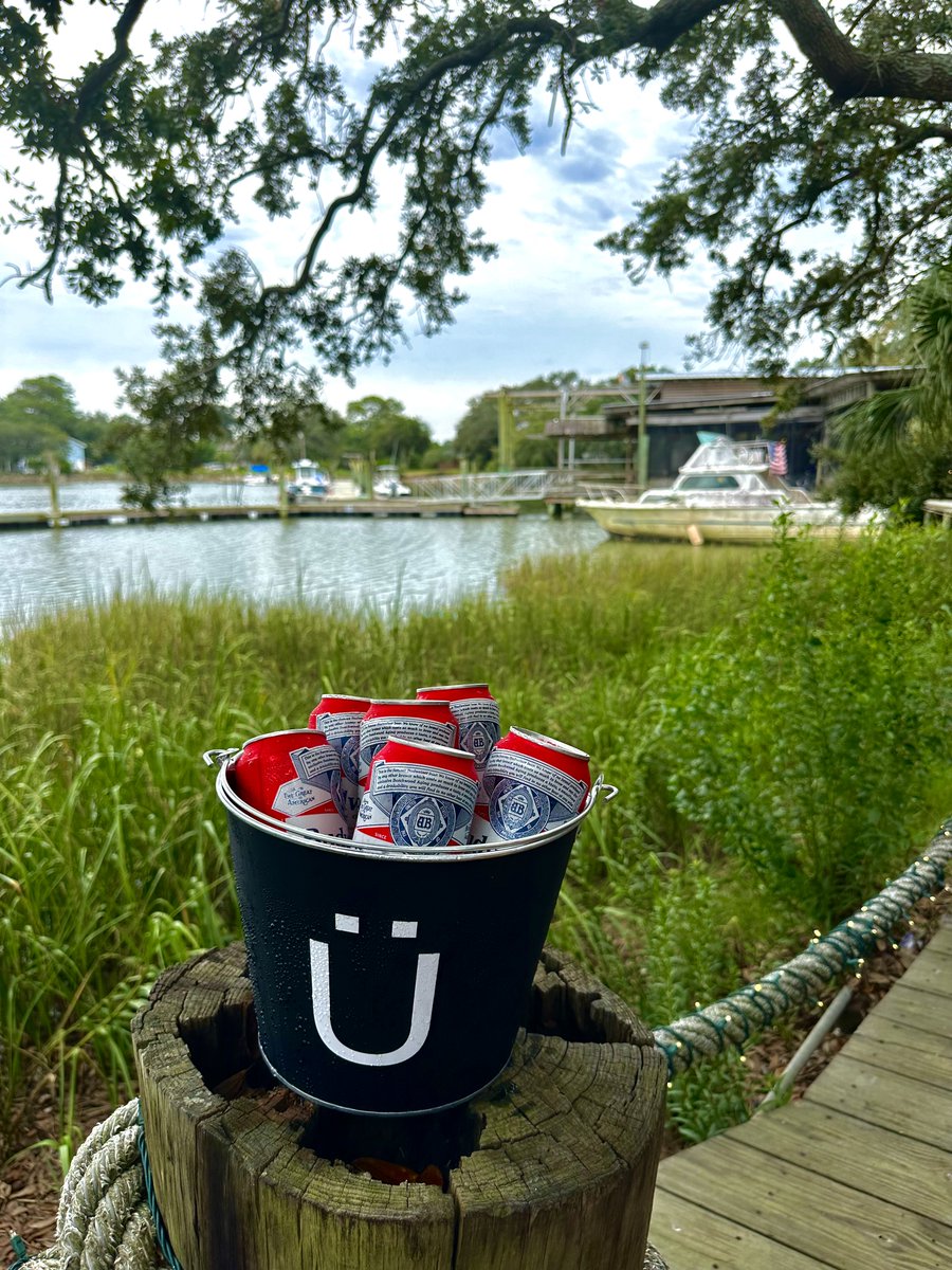 CrabShackTybee's tweet photo. 🪣 What’s in your bucket this Thursday? 🪣
•Fresh steamed oysters ✅
•Buckets of beer ✅
•Coastal views ✅
•Unforgettable memories ✅
.
📍 Tybee Island, Georgia
#BucketListThursday #SeafoodPerfection #ChimneyCreekViews https://t.co/qEnwuqCX1W