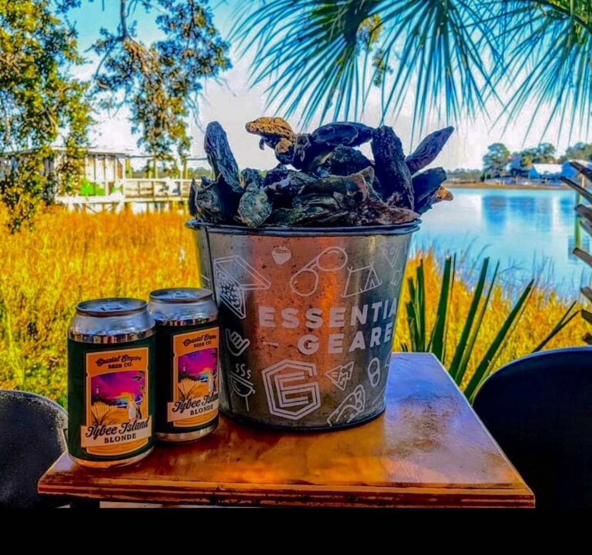 CrabShackTybee's tweet photo. 🪣 What’s in your bucket this Thursday? 🪣
•Fresh steamed oysters ✅
•Buckets of beer ✅
•Coastal views ✅
•Unforgettable memories ✅
.
📍 Tybee Island, Georgia
#BucketListThursday #SeafoodPerfection #ChimneyCreekViews https://t.co/qEnwuqCX1W