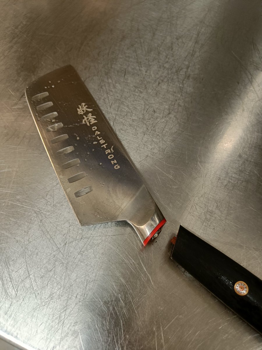 zox_ns's tweet photo. 6 year's of service and today cantaloupe was a hard bite. 😔
Very first Dalstrong knife... #dalstrong #nakiri https://t.co/iBIdtnuiXG