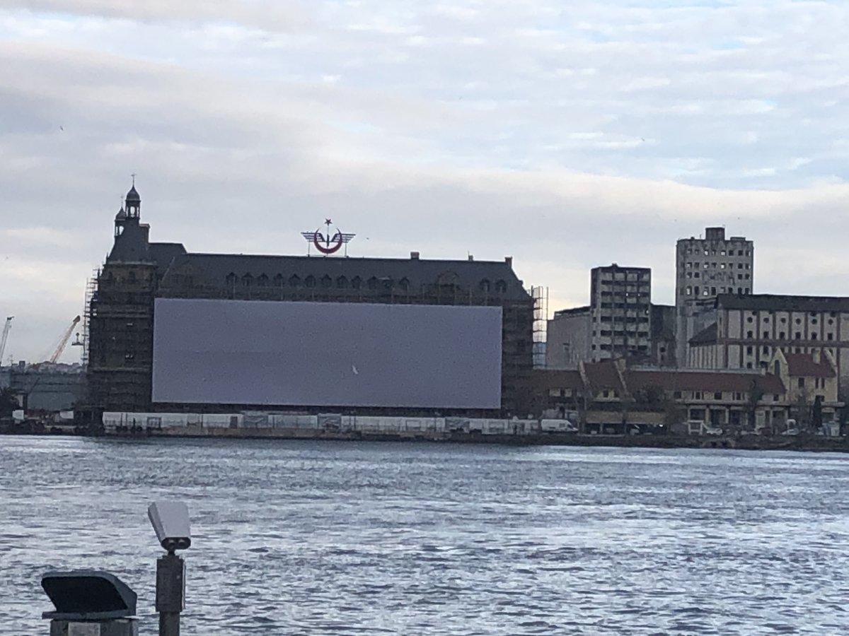 e_gulin's tweet photo. Bugün Kadıköy… Görünce Haydarpaşa’yı böyle, hah işte başta ülkeyi, sonra da tüm dünyayı şöyle bir tippexlesek dedim…
#restorate the world https://t.co/GlGWqdPpp8