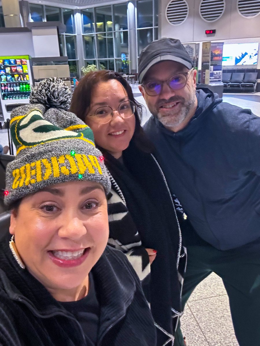 N. Bowman, PhD (@nbpc1) on Twitter photo Kicking off our #Lenapehoking trip to #NewYork for #ChristmasInRockefellerCenter and ran into <a href="/rothchris/">Chris Roth</a> from <a href="/WBAY/">WBAY-TV 2</a> He’s on his way to <a href="/Lions/">Detroit Lions</a> vs <a href="/packers/">Green Bay Packers</a> We wonder if <a href="/SteveBeylonWBAY/">Steve Beylon WBAY</a> had 2 stay home because he’s on the #naughtylist ? #GoPackGo #Lenapehohohoking #Christmas2024 Kicking off our #Lenapehoking trip to #NewYork for #ChristmasInRockefellerCenter and ran into <a href="/rothchris/">Chris Roth</a> from <a href="/WBAY/">WBAY-TV 2</a> He’s on his way to <a href="/Lions/">Detroit Lions</a> vs <a href="/packers/">Green Bay Packers</a> We wonder if <a href="/SteveBeylonWBAY/">Steve Beylon WBAY</a> had 2 stay home because he’s on the #naughtylist ? #GoPackGo #Lenapehohohoking #Christmas2024