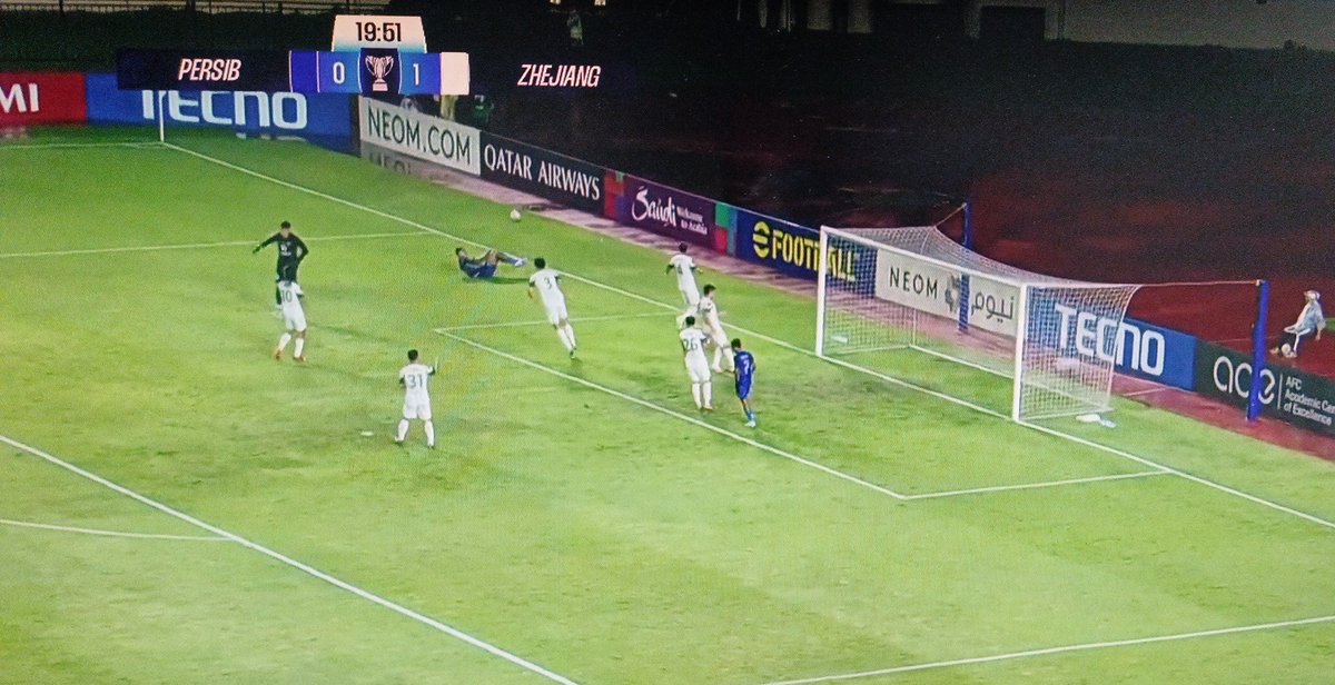wielplay's tweet photo. Bobol 1 gol, tetap semangat Persib Bandung! https://t.co/bP34HPp4sf