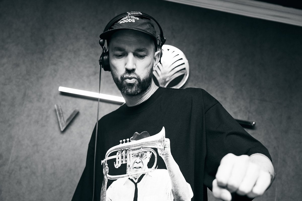 StayTrueSounds's tweet photo. 🌇🌊Our final star at the Stay True Sounds x @shelflifestore afterparty at Modular’s Lido Bar this Friday is none other than Label Boss @KidFonque! 🪩🎧

🎫 🔗 https://t.co/6pvpmyCwDl 

R130 gets you in!✨💫

#staytruesoundsxshelflife #deephouse #expensivemusic #staytruesounds https://t.co/6uM0vJ5dZC