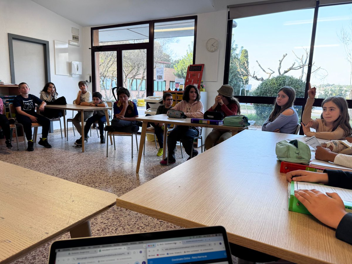 PROJECTE IL·LUMINA'M
L'alumnat del 3r cicle està realitzant els debats sobre les energies. Al llarg d'aquestes setmanes han estat investigant sobre els diferents tipus d'energia i actualment debaten sobre les ventatges i desventatges d'aquestes. Tota una experiència!