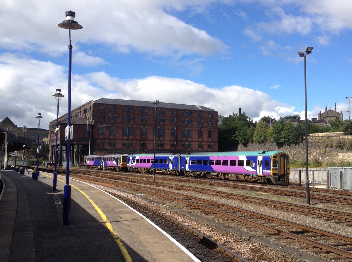 Davidal20103984's tweet image. Blast from the past. Huddersfield and York in 2016. Bygone liveries. Bygone trains. Northern colours of yesterday. Had forgotten the green roof. 
#class150 #class144 #class158 #pacer
