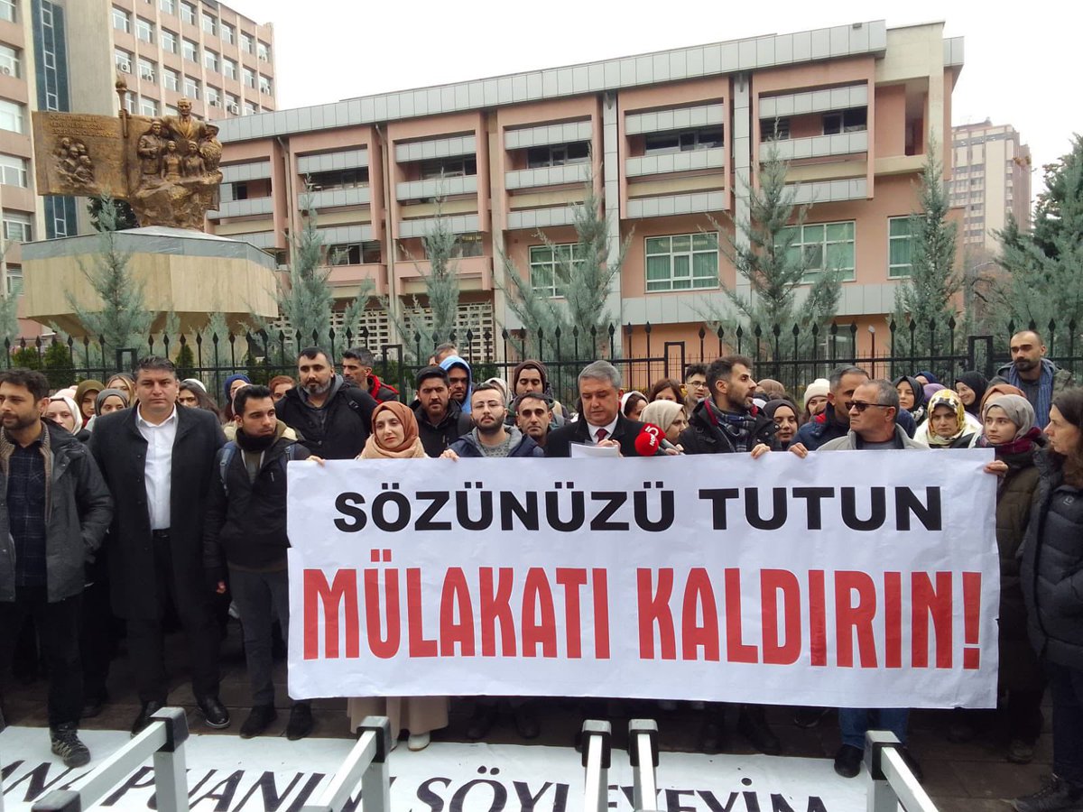 Bu sorun artık ivedilikle cözülmeli . Ülkesine nice evlatlar yetistirecek nitelikli öğretmenlerin mülakatlarda elenmesi kabul edilemez .!  #MEBdeEkYerleştirmeNöbeti