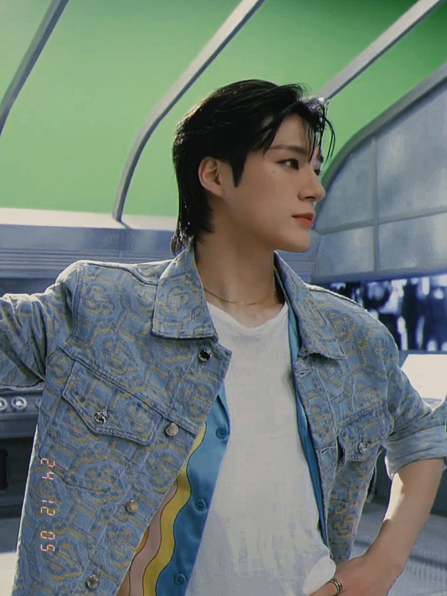 jungshasa's tweet photo. HANDSOME https://t.co/dY20jdVYrk