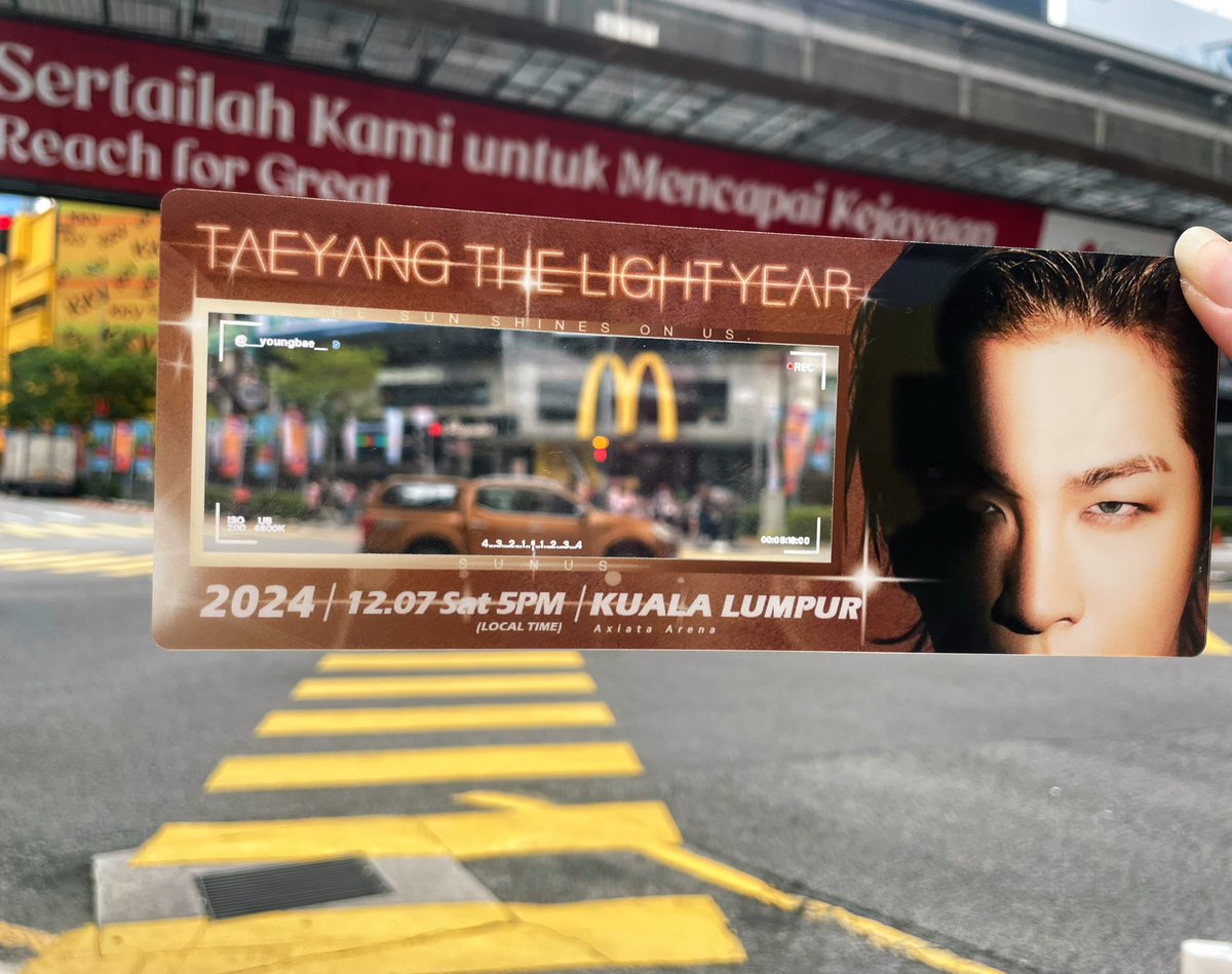 _SUNUS_'s tweet photo. SUNUS IN KUALA LUMPUR LIMITED GIFT 
 👑TAEYANG PVC ticket KUALA LUMPUR ver
 📢: 12.7
 (The specific time&amp;place shall be subject to the Xnotice on the same day)
 Collection Requirements:concert ticket 🎫
#TAEYANG #SUNUS https://t.co/OtP5ylXJb8