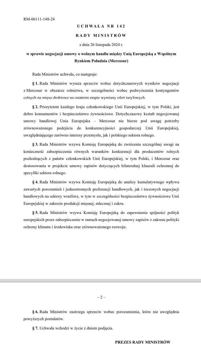 annabrylka's tweet photo. Co z tymi obietnicami?👇 Von der Leyen ma pewność, że umowa przejdzie inaczej nie byłoby jej teraz w Ameryce Południowej. 

Przeciwko umowie wypowiedziały się Polska i Francja, a także Belgia, Grecja, Irlandia i Austria.
Do zbudowania ,,mniejszości blokującej’’ potrzeba minimum 4 krajów reprezentujących 35% obywateli Unii Europejskiej. Zakładając, że wyżej wymienione rządy utrzymają swoje stanowiska - będzie to ok. 31% obywateli Unii Europejskiej.

Jednoznacznie po stronie szybkiej finalizacji są Niemcy, Finlandia, Litwa, Szwecja, Łotwa, Dania, Hiszpania, Chorwacja, a także Włochy, Portugalia i Słowacja.

Kluczowe w tej sytuacji może być zachowanie takich krajów jak Holandia czy Rumunia. 

@farmer_pl @AgroProfil @topagrar_PL @TPRolniczy @Instytut_Rolny