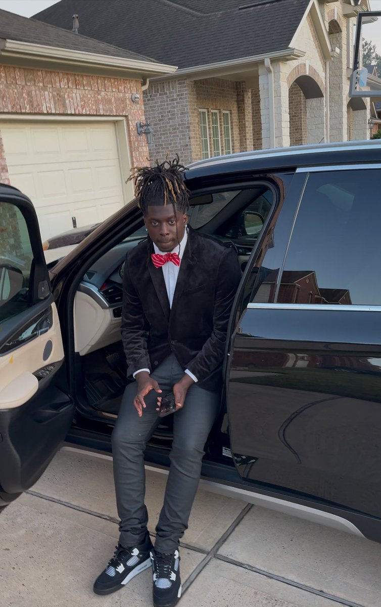 preachdabarber1's tweet photo. Happy birthday to my only son, been a pleasure watching you grow, keep going, keep growing, and watch blessings keep flowing….stay the course.  Happy birthday @JBryceCurry1 https://t.co/3lNuOZOmfC