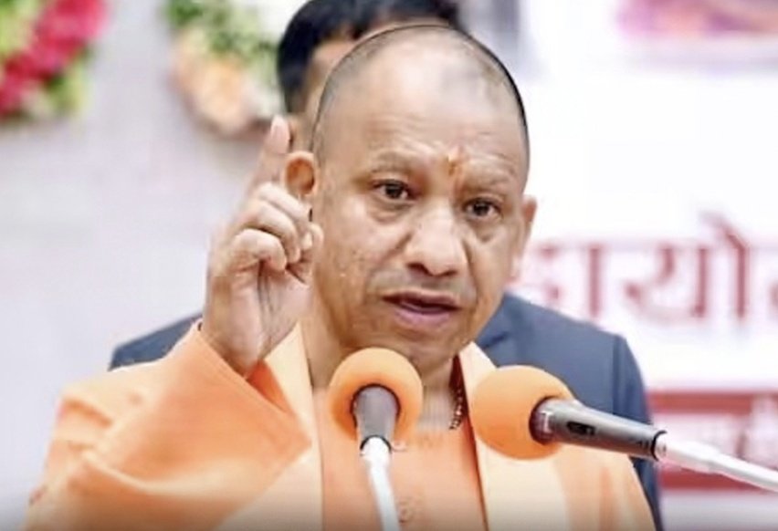 epanchjanya's tweet photo. 500 साल पहले जो बाबर ने किया,

बांग्लादेश और संभल में आज वही हो रहा'

मुख्यमंत्री योगी आदित्यनाथ ने उत्तर प्रदेश स्थित संभल में हुई हिंसा पर प्रतिक्रिया दी है।

सीएम ने कहा कि 500 साल पहले जो बाबर ने किया था, वही आज बांग्लादेश और संभल में हो रहा है।

घटनाओं की प्रकृति और डीएनए एक ही है, उन्होंने कहा कि संभल और बांग्लादेश की घटनाएं एक जैसी हैं और दोनों घटनाओं में शामिल लोगों का डीएनए एक ही है।