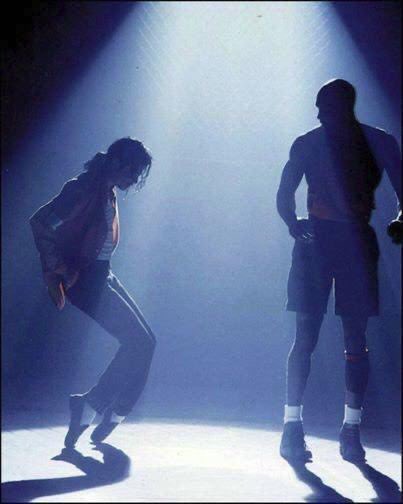 David_eficaz's tweet image. 9. Michael Jackson y Michael Jordan en el set del video musical de la canción Jam, 1991