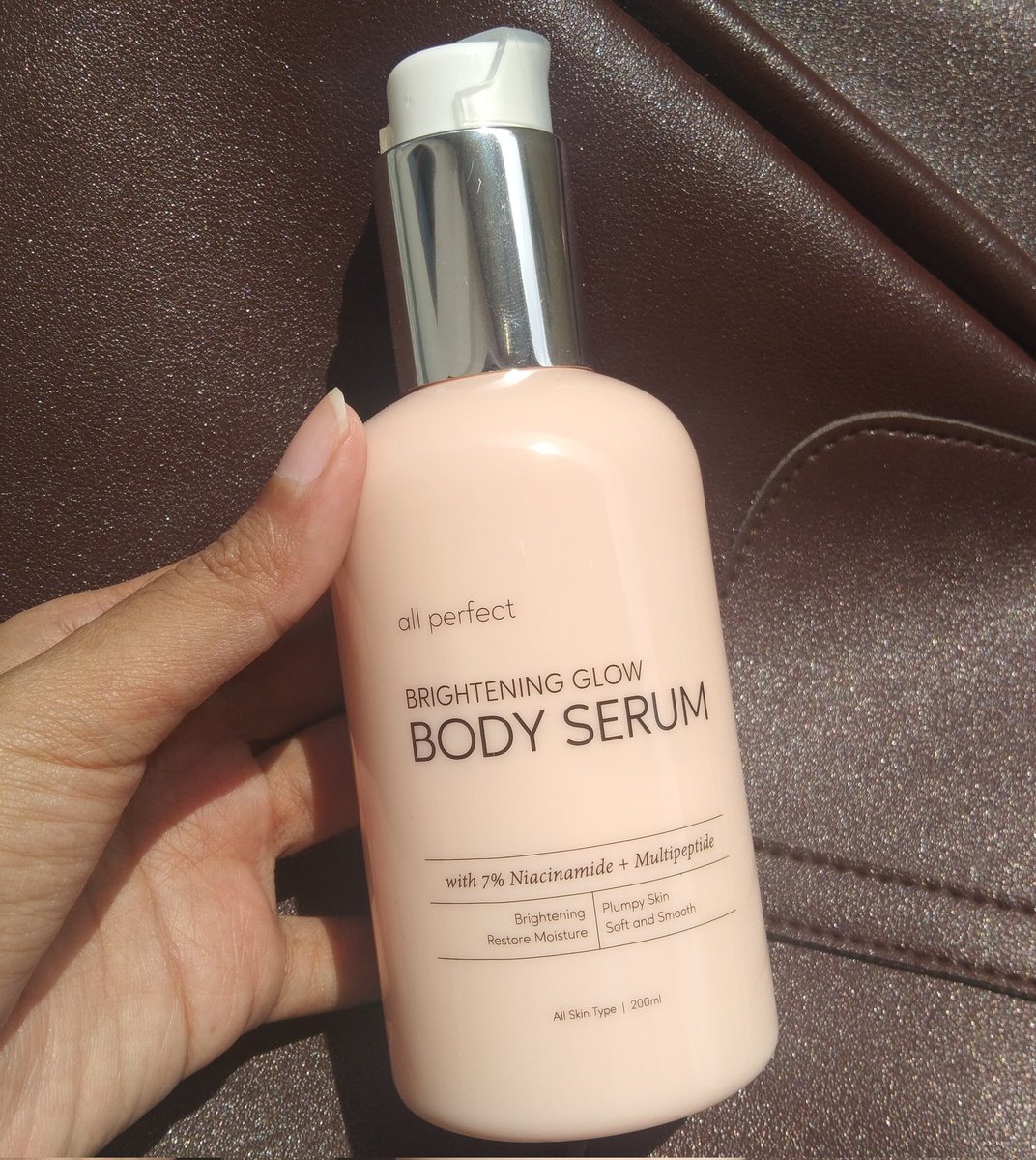 beautiesthete's tweet photo. Kalian udah pada tahu belum? Sekarang all perfect udah punya “brightening glow body serum” yang punya kandungan 7% Niacinamide loh! 😋 https://t.co/Kfs6lHG7Ae