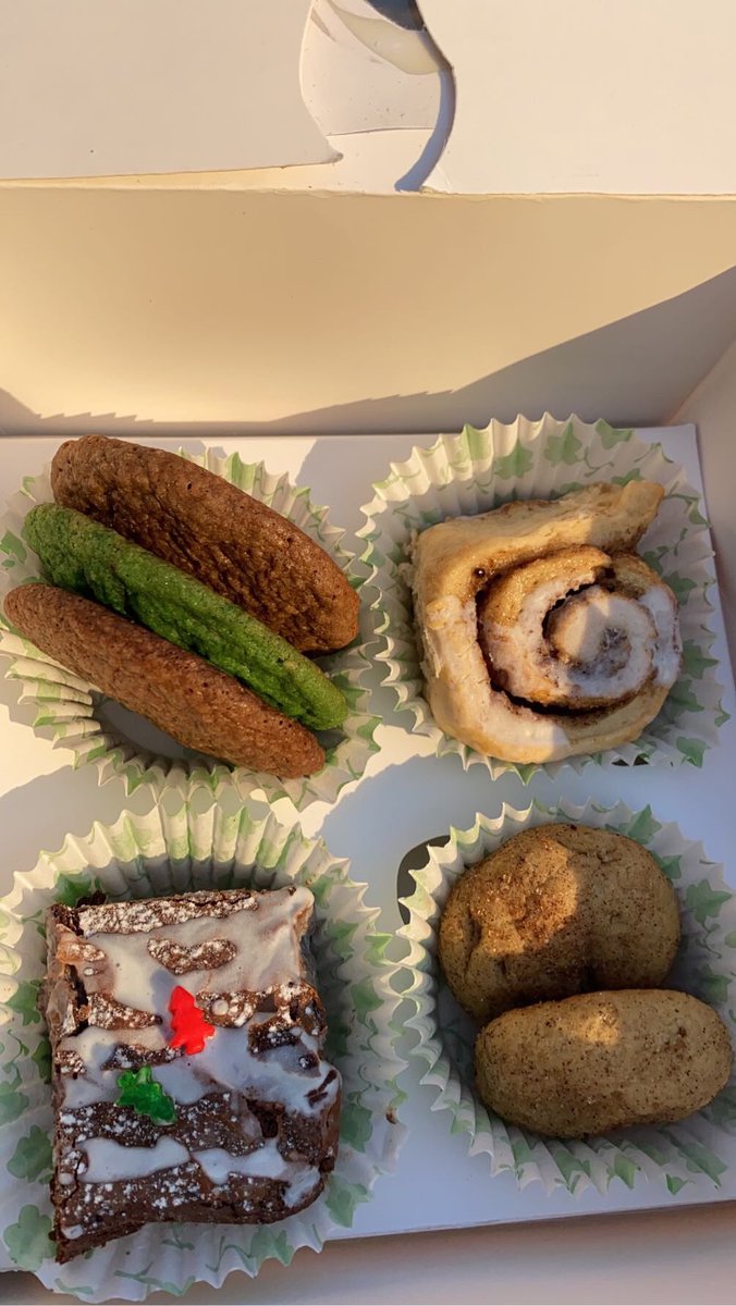 MamaChoko_'s tweet photo. OUR CHRISTMAS TREAT BOXES ARE HERE!!!

These are scrumptious treats you can gift to your friends and share with your family and trust me they’ll absolutely love it. 

Who’s ready to indulge in the sweetness of the season?

#christmascookies #christmasbrownies #dettydecember https://t.co/FGzFxyh09i