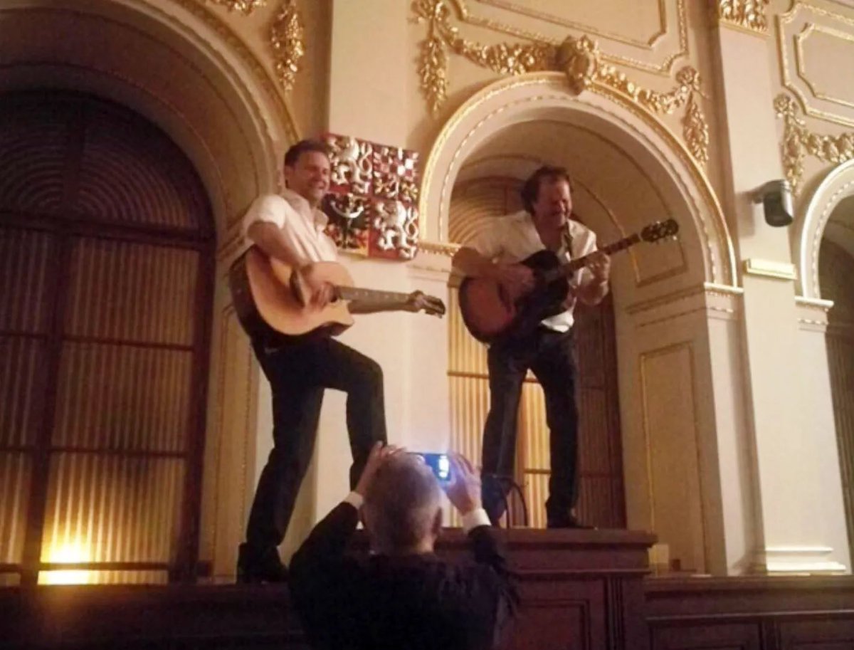 Právě teď ve sněmovně <a href="/alenaschillerov/">Alena Schillerová</a>:
“Chování Markéty Pekarové Adamové se nesmí stát normou!!! Já si pamatuju, když byl předsedou @vondraczech…”

Já taky, paní Schillerová, já taky…