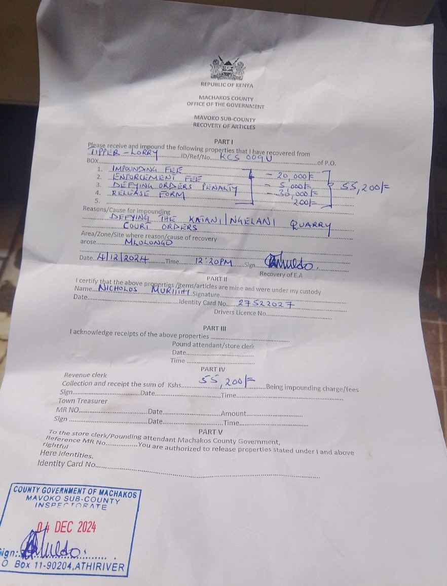 amenya_nelson's tweet image. The whole country has gone to the dogs, this is a friend’s lorry which was stopped in machakos for carrying stones and was told it is illegal that there is a court order so the county askaris demanded 15k as bribe which the owner refused because he paid 15k for the delivery so…