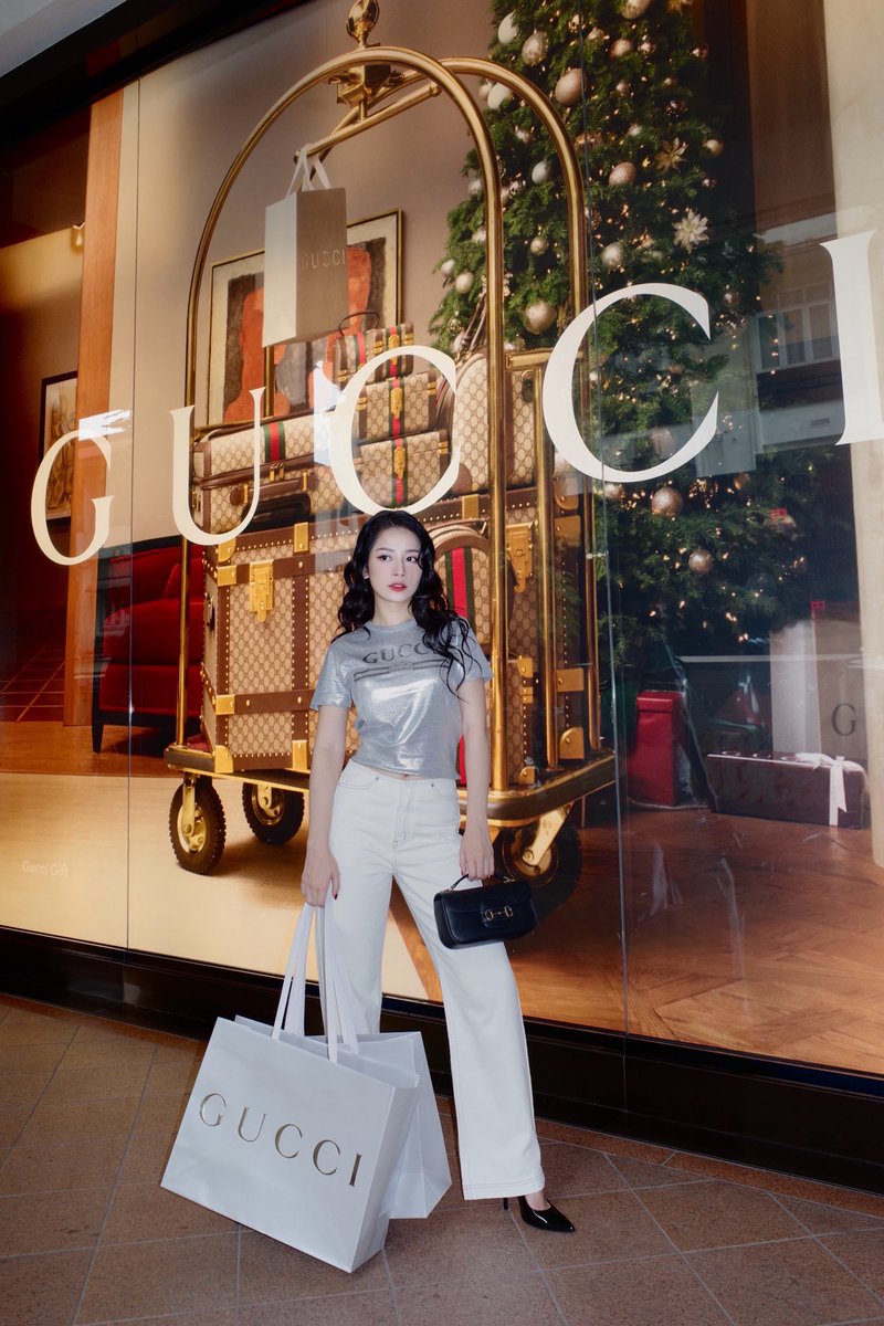 chipuofficial's tweet image. It's the best time of the year at Gucci 

#GucciGift #ChiPu