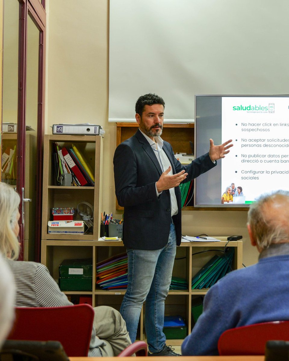 Día Internacional del #Voluntariado. ❤️ Celebramos a nuestras más de 4.000 personas cibervoluntarias que llevan la tecnología a todos los rincones, ¡incluyendo pueblos de menos de 3.000 habitantes! 🌍 👉 ciber.be/P5gZS

Únete a #Cibervoluntarios: ciber.be/hazvoluntariado