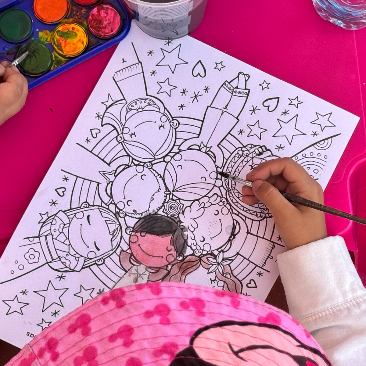 OIMEcuador's tweet photo. 📌#Quito | En conmemoración del #25N, nuestro #CentroAMOR participó en la "Ruta Educativa por Nuestros Derechos", organizada por la @RedVioletaEc. Este encuentro contó con actividades educativas enfocadas a la prevención de la violencia contra la mujer.
Con el apoyo de @StatePRM https://t.co/SlJlzkrbpg