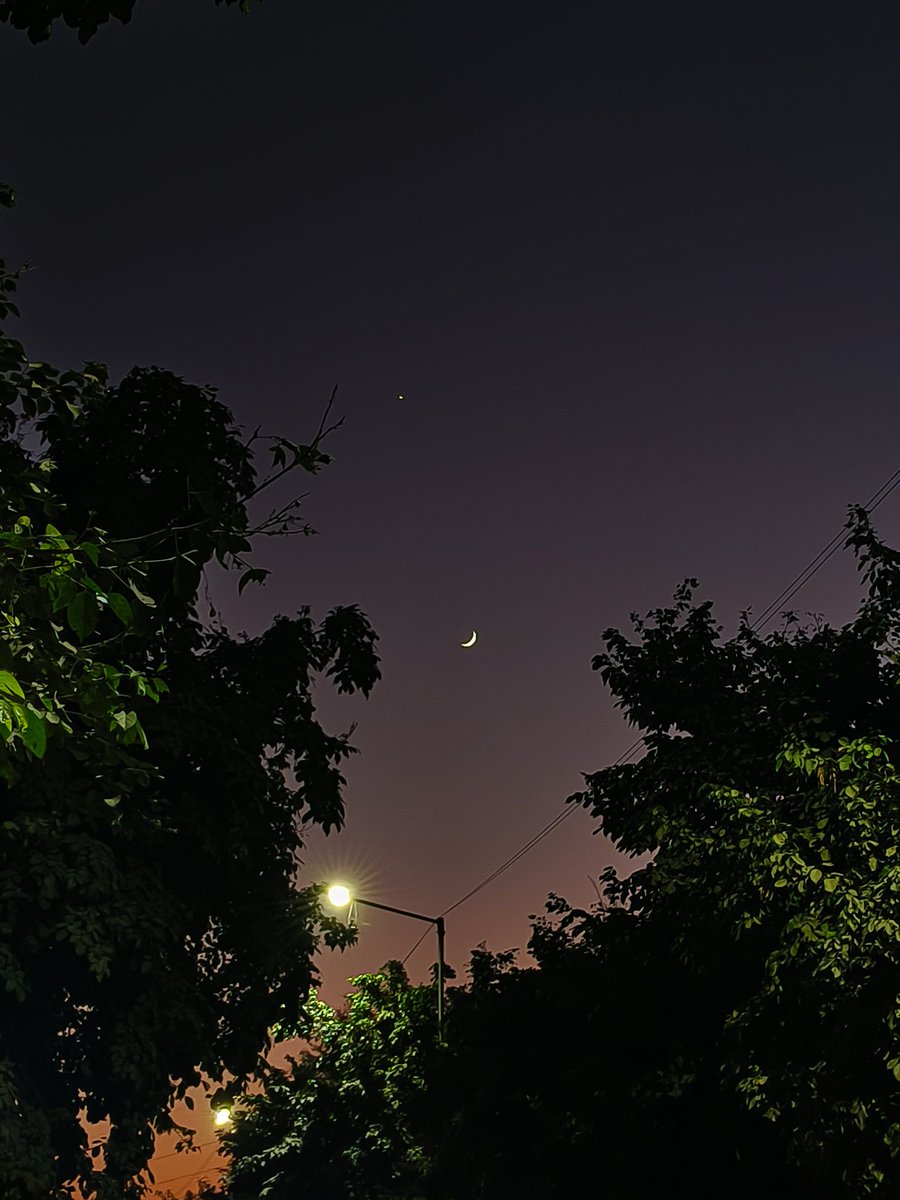 8th_wonderrrr's tweet photo. Moon and Venus https://t.co/aJJba6Z8if