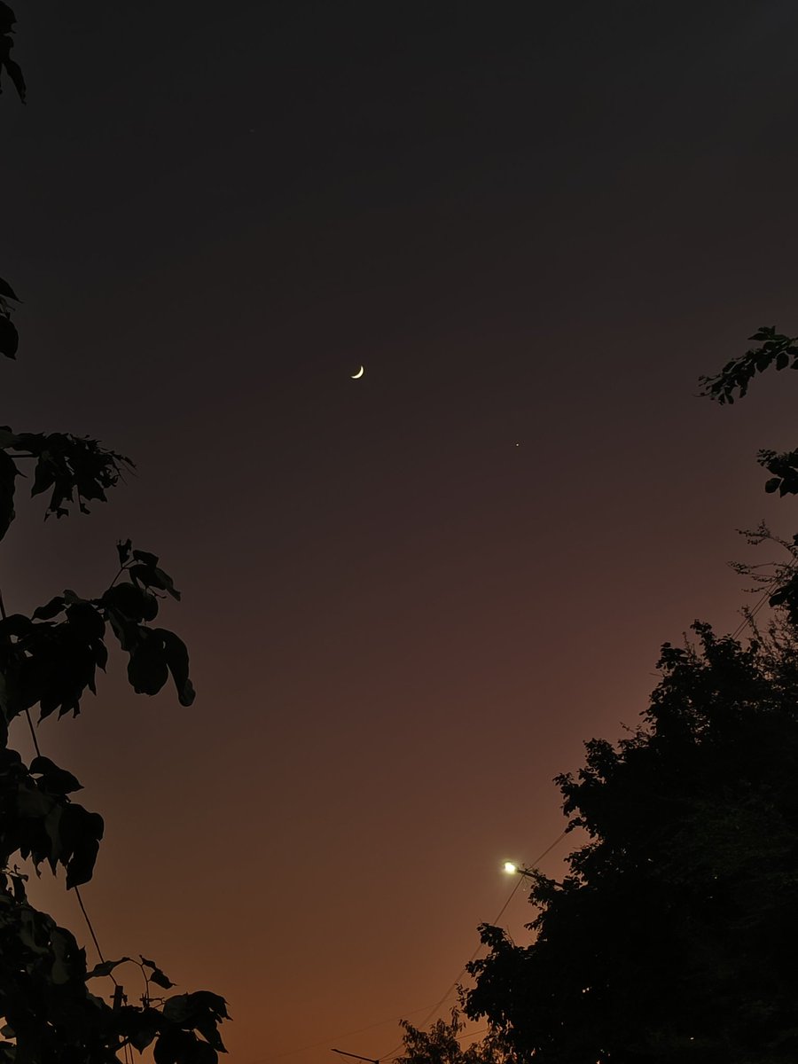 8th_wonderrrr's tweet photo. Moon and Venus https://t.co/aJJba6Z8if