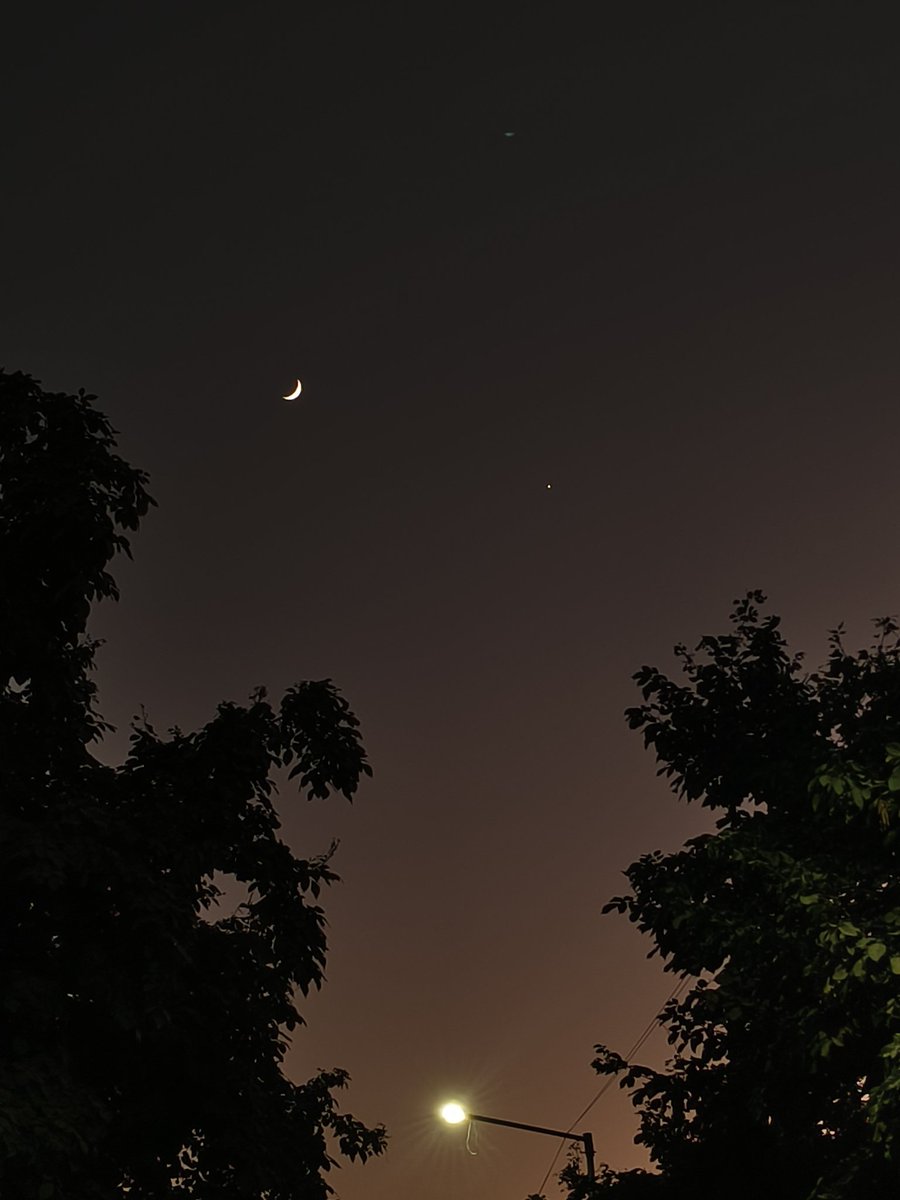 8th_wonderrrr's tweet photo. Moon and Venus https://t.co/aJJba6Z8if