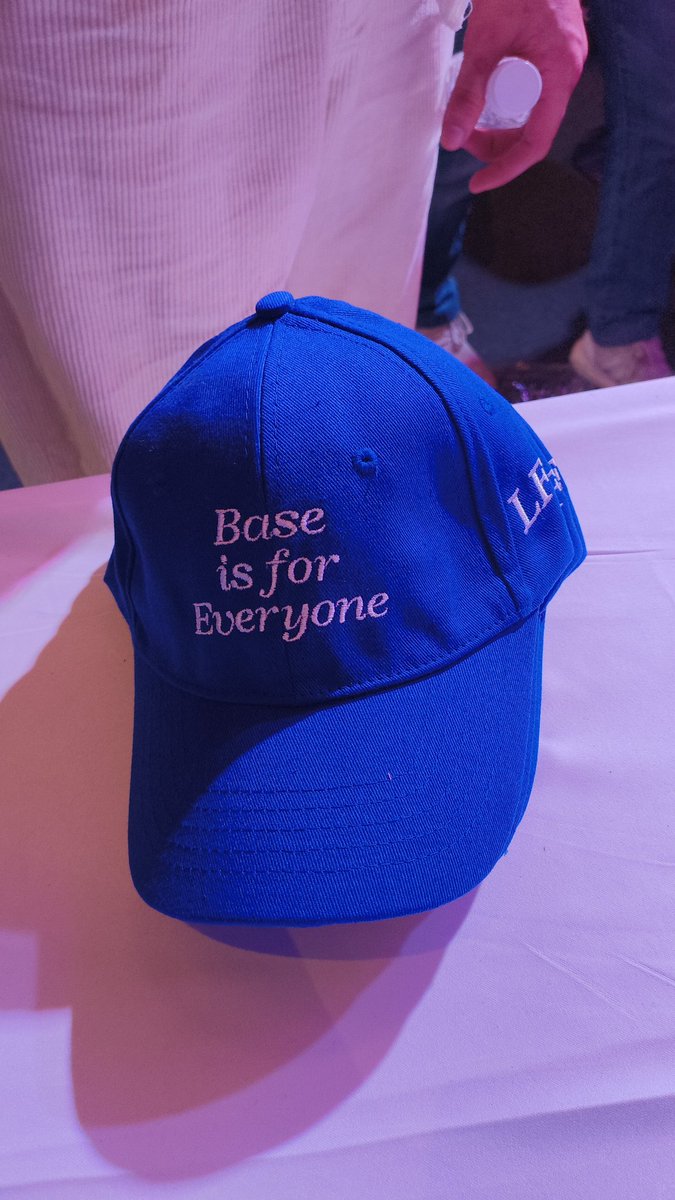 arontweetsx's tweet photo. Base is for everyone
#Coinbased https://t.co/R3DKN5jfVg