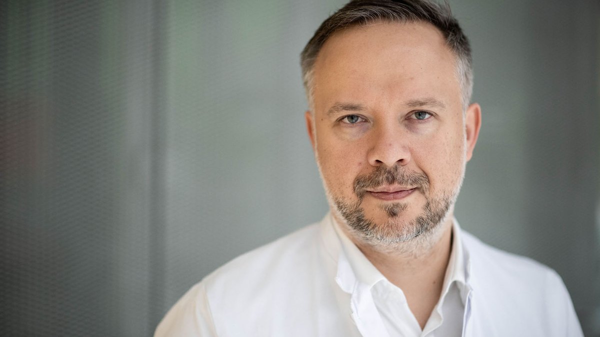 unidue's tweet image. #NeuanderUDE: #Lebererkrankungen frühzeitig erkennen: Dr. Marcin Krawczyk, Professor für Klinische #Hepatologie an der Medizinischen Fakultät der #UDE, entwickelt dafür genetische Marker am Universitätsklinikum Essen. uni-due.de/2024-12-05-fru…