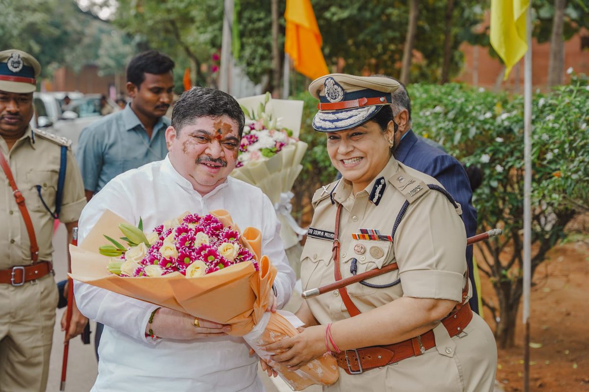 tgprisons's tweet photo. Telangana Prisons Dept held a Passing Out Parade for 101 trainees at SICA, Hyderabad.Sri Ponnam Prabhakar, Hon'ble Minister for transport &amp; B.C. Welfare .Spl CS Home Ravi Gupta IPS, and DG Prisons Dr. Soumya Mishra IPS congratulated the warders, highlighting their role in Prisons https://t.co/QxDVQwH73n