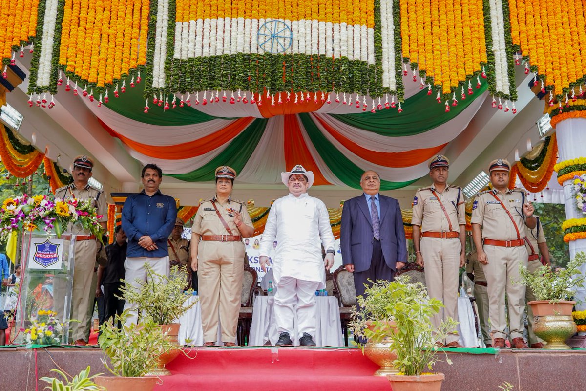 tgprisons's tweet photo. Telangana Prisons Dept held a Passing Out Parade for 101 trainees at SICA, Hyderabad.Sri Ponnam Prabhakar, Hon'ble Minister for transport &amp; B.C. Welfare .Spl CS Home Ravi Gupta IPS, and DG Prisons Dr. Soumya Mishra IPS congratulated the warders, highlighting their role in Prisons https://t.co/QxDVQwH73n