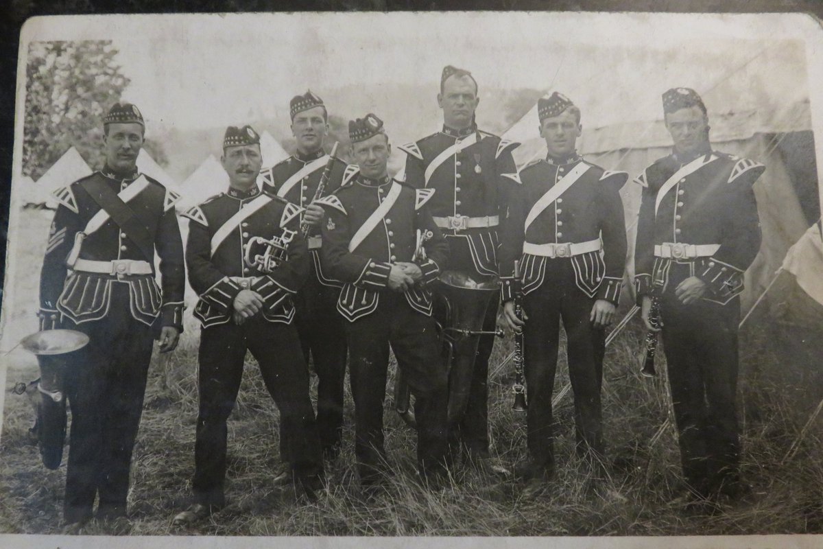 Can any of our friends help? We're trying to identify the battalion in the image below. Possibly from Stobs and possibly the 7th Btn Royal Scots or 1/7th. Does anyone recognise the uniform? Any help would be gratefully received! 🙏 #WW1 <a href="/Royal_Scots/">Royal Scots</a> <a href="/TheRoyalScots/">Royal Scots Museum</a>