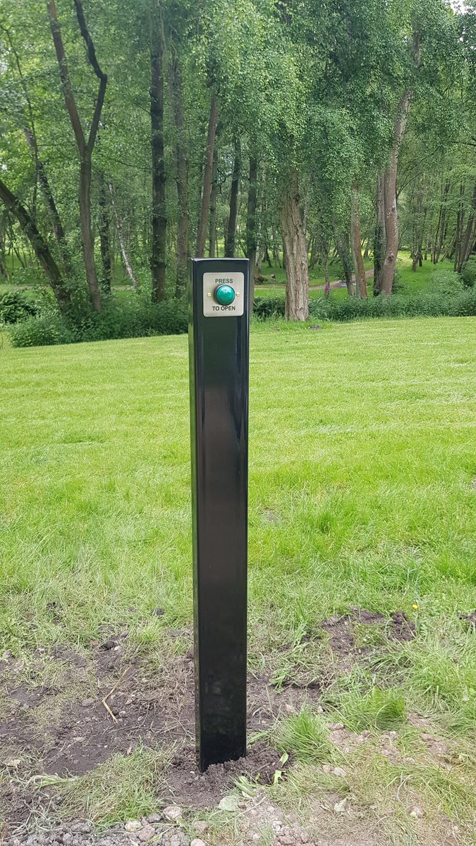 SCSautomationuk's tweet image. New 5 bar automated gate installation complete with @RogerTechnology control box. Ensuring the site is kept secure but also allows access with ease #5bargate #electricgates #staysafe #Security