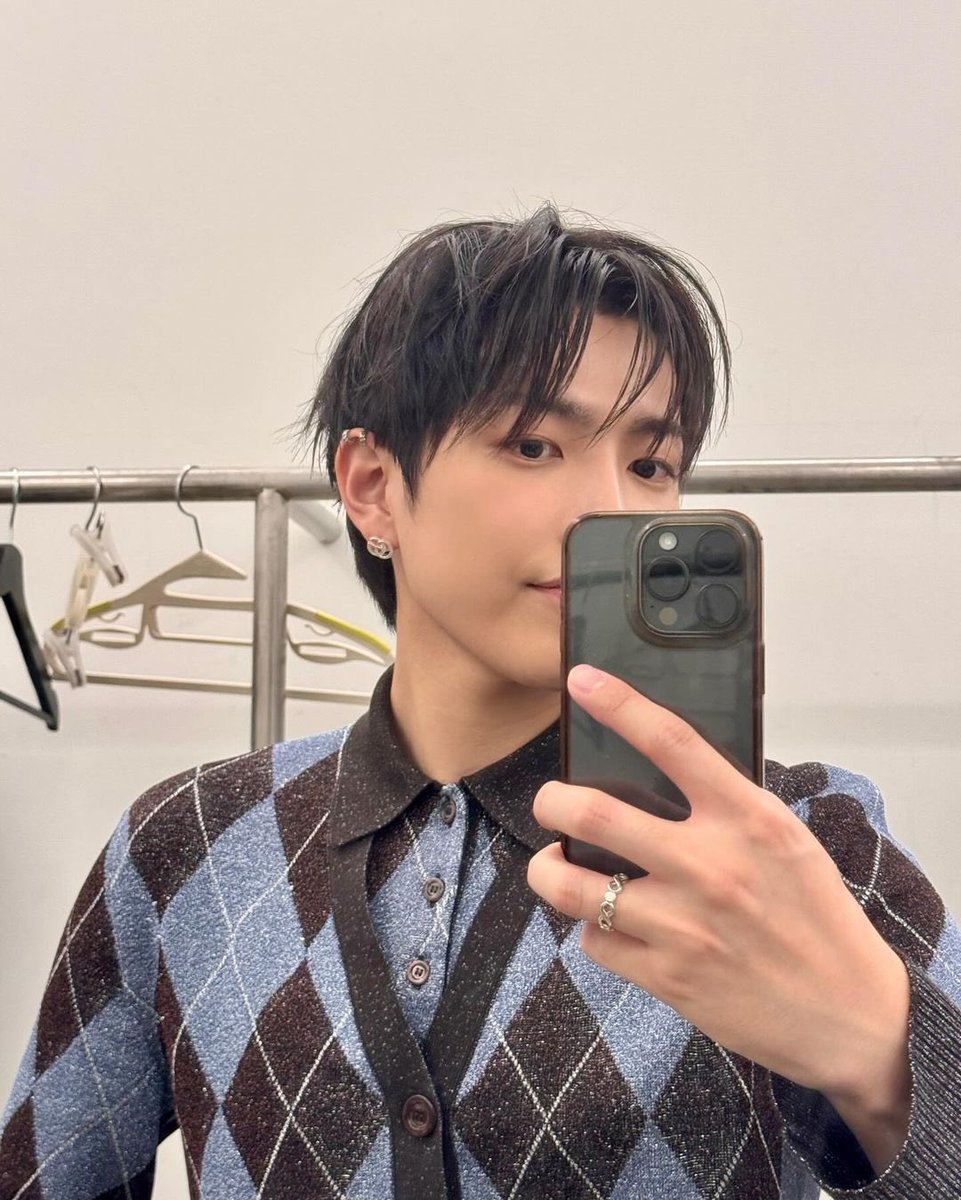 1024updates's tweet photo. [📷] 241205 | HONGJOONG

#ATEEZ #에이티즈 #HONGJOONG https://t.co/ZfzCYQW4HC