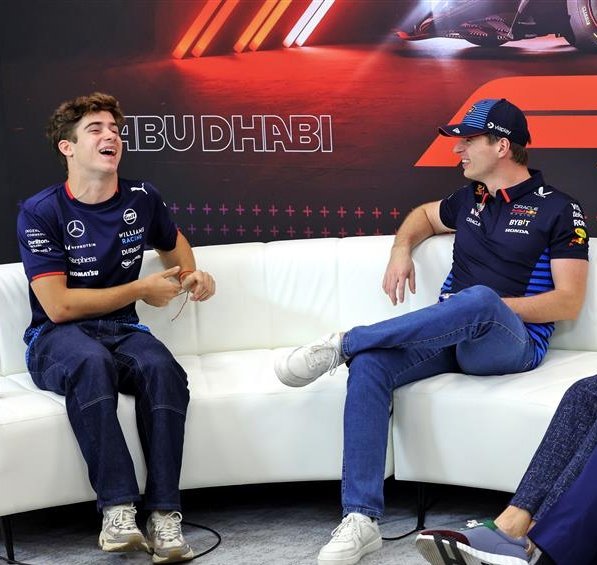 Franco con Lewis y Max en la última conferencia del año 🐐🐐 

#F1 #AbuDhabiGP 🇦🇪 #ColapintoToF1In2025