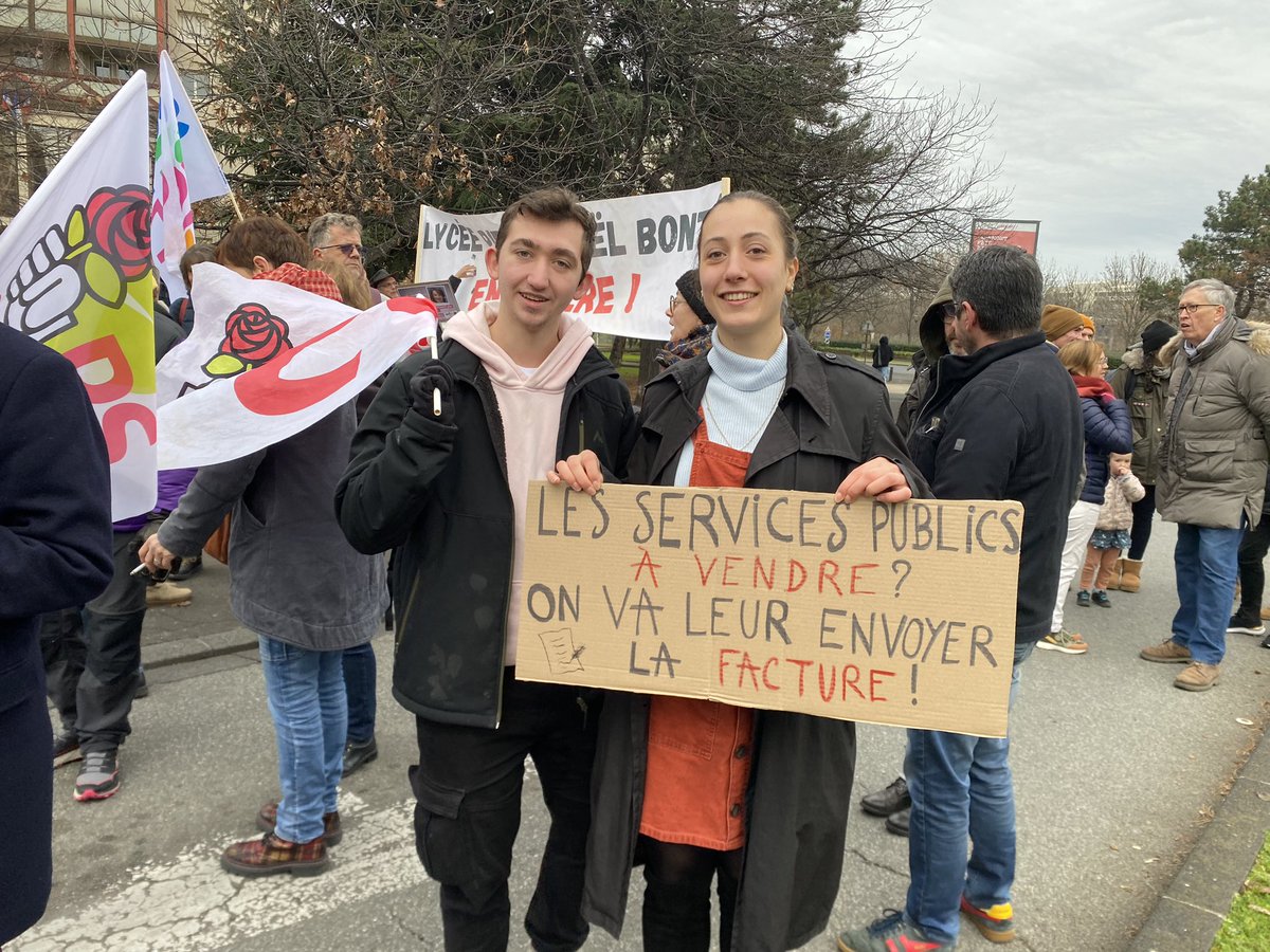 pspuydedome's tweet photo. Le service public est le patrimoine de ceux qui n’en ont pas. En défense ! ✊ https://t.co/Hb79CLQzof