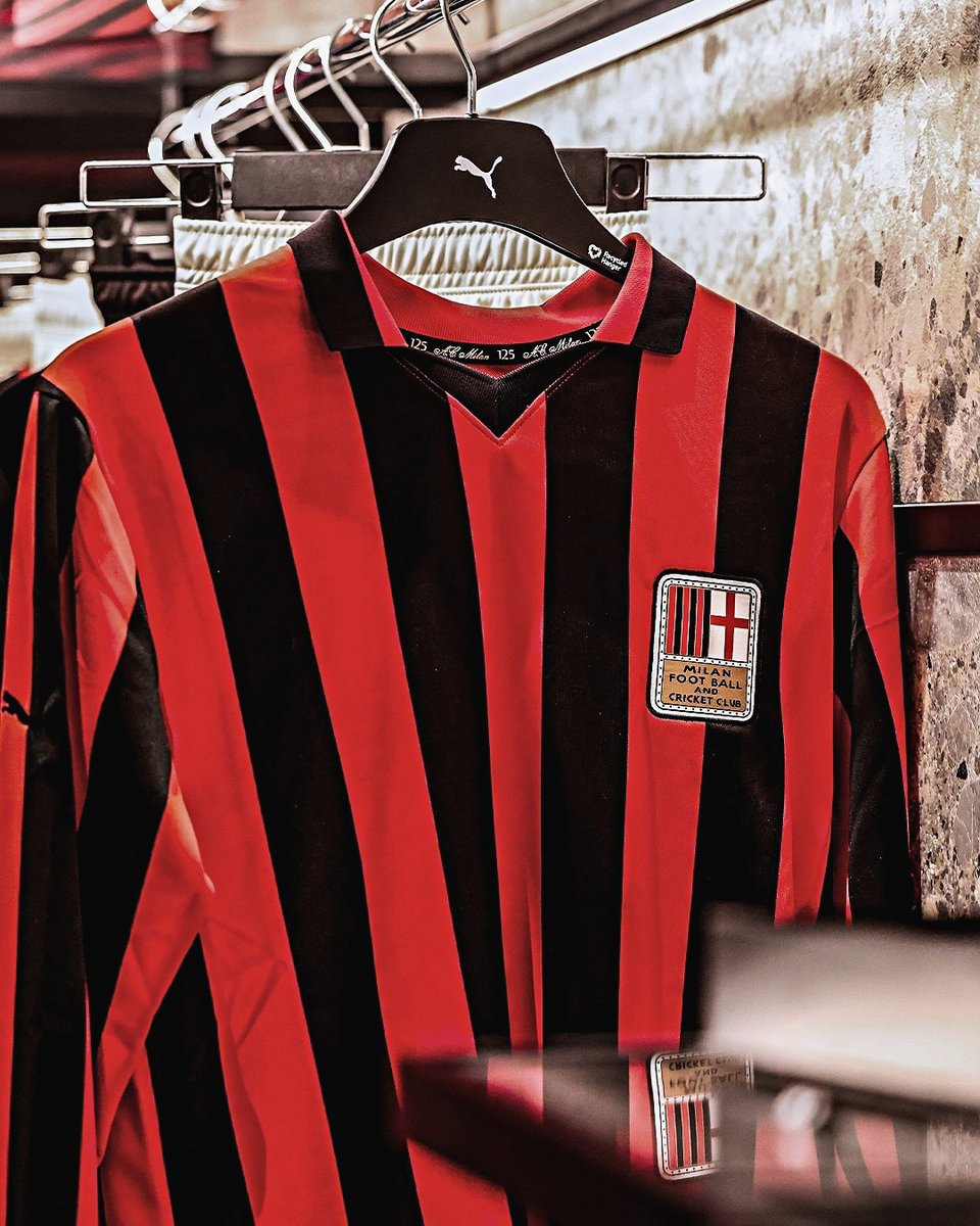 A camisola comemorativa dos 125 anos do Milan 😍