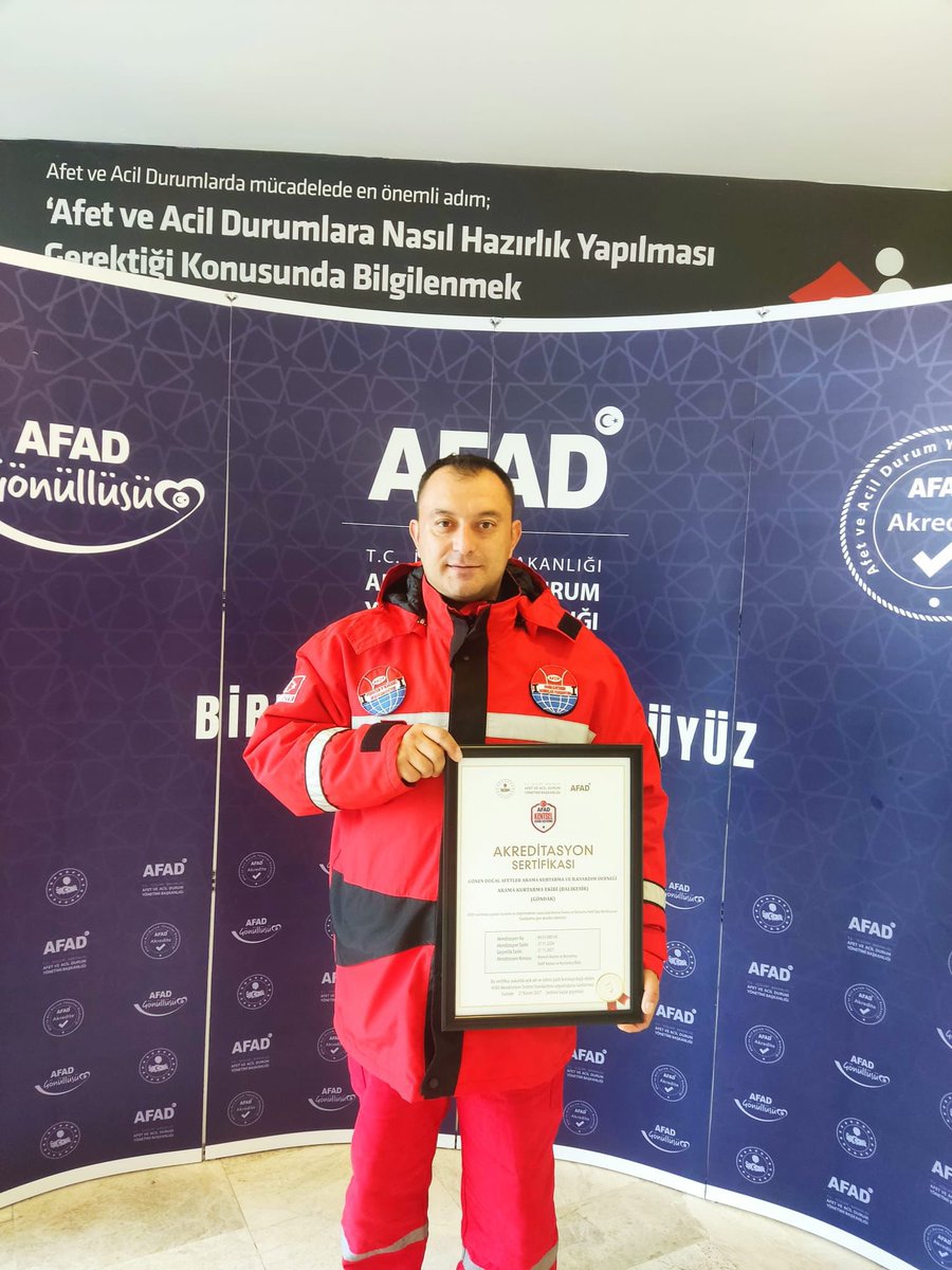 gondak1999's tweet photo. Afad Başkanlığımızın düzenlediği İçişleri Bakanı Ali Yerlikaya’nın katılımıyla gerçekleşen Kentsel Arama Kurtarma Sertifika Töreni’ne katılım sağladık. Emek verdiğimiz bu süreci tamamlayarak belgemizi almanın gururunu yaşıyoruz.
#Göndak
#Akdf
#5AralikDünyaGönüllülerGünü https://t.co/ThJ4c73WJT