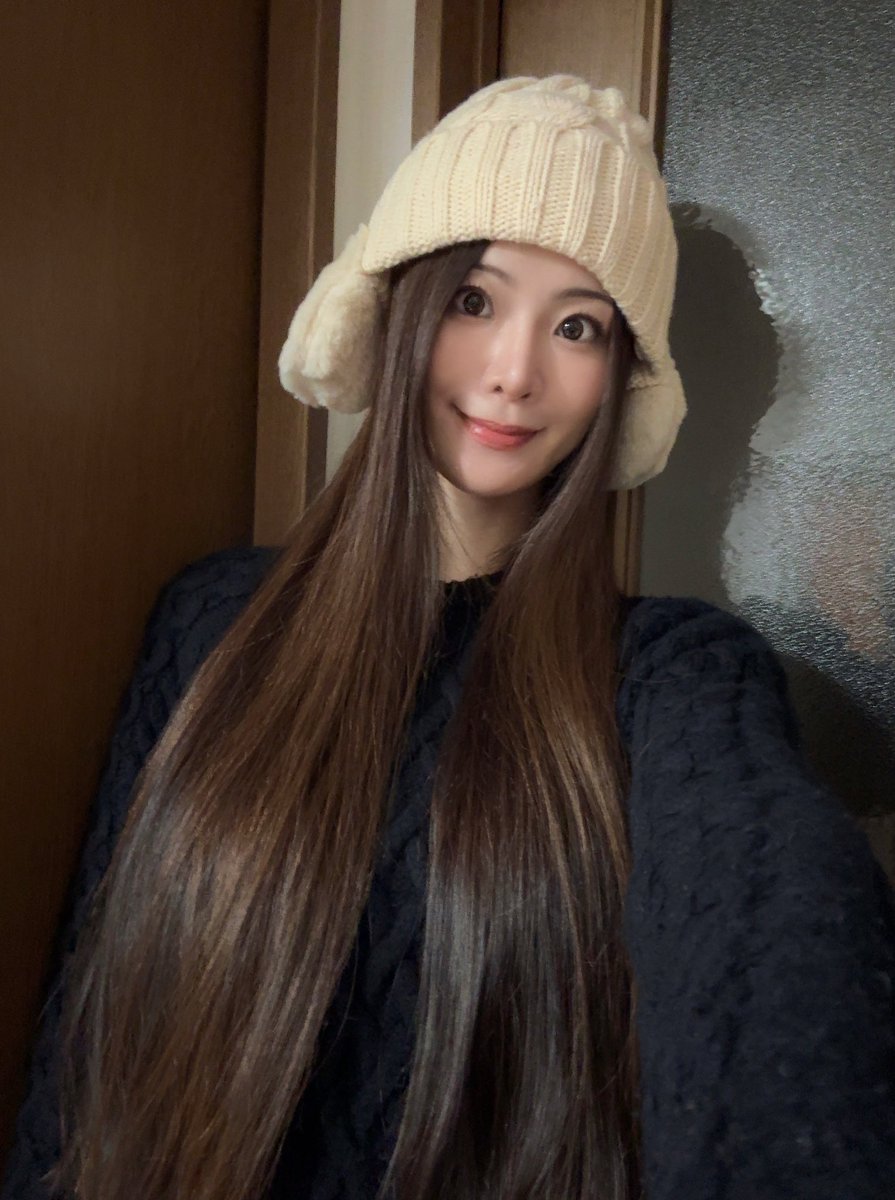 AcoakoM's tweet photo. 耳まであったかぁ~♨️な帽子を見つけた~🧶🐏❤️‍🔥
テンション上がって自撮りしちゃった🤳🥴笑
おやすみ🦥🧡 https://t.co/uxndiDGsRM