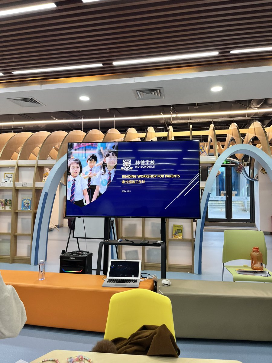 MrsEvaMarshall's tweet photo. Today’s reading workshop gave parents a chance to experience the same reading activities their children do in class. It was a great opportunity to learn more about their child’s learning process. #HDBeijing #ReadingWorkshop https://t.co/kYFV5S2fbu